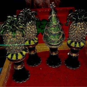 Jeweled wine bottle topper and stand